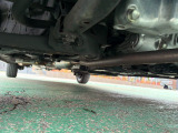中古車という商品の特性上、下回りのサビやキズはございます。