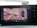 バック駐車する際に便利なバックカメラを搭載しています。360度確認でき、障害物はもちろんのこと、子供が突然出てきても確認できる便利な機能です。