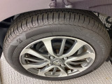 純正アルミホイールです。足元が引き立つので、車全体のイメージがアップしますよ!