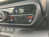 冷えが気になる方にもうれしい、運転席&助手席シートヒーター。