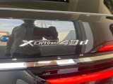BMWはダウンフォースにより、車両を安定させるため、車の底は平らな造りとなっております。BMWの走行性能に対するこだわりはこういったところにも御座います。