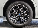 【BMWアロイホイル】軽量かつ強度に拘ったアロイホイル。走行性能ポテンシャルを引き出す設計。車の足元を引き締めてくれる大きなポイントはアロイホイルです。