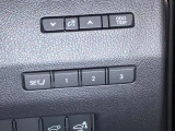 3つまで記憶可能な運転席ポジションメモリー機能付きパワーシート。