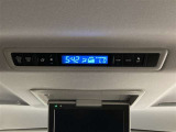 後席専用の空調調整機能付き。後部座席でも快適に過ごせます。
