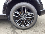 純正アルミホイールです。足元が引き立つので、車全体のイメージがアップしますよ!