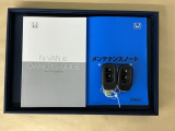 メンテナンスノート【点検整備記録簿・保証書】、取説も揃ってます。スマートキーはバッグなどにしまったままボタン操作でエンジンの始動・停止ができて大変便利です