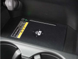 ◆ワイヤレス充電器◆ワイヤレス充電対応のスマートフォンを置くだけで充電が可能でとても便利な機能です。