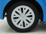 ◆純正ホイール装着車◆シンプルなデザインのホイールキャップ付きです。