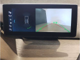 【バックモニター】&rdquo;R&rdquo;レンジにシフトチェンジして頂くとバックカメラとセンサーが起動し駐停車時の運転をサポートします。