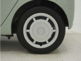 ◆純正ホイール装着車◆シンプルなデザインのホイールキャップ付きです。