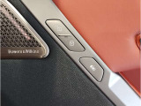 BMWの分厚いドアは、もしもの時にも搭乗者を守ってくれます。