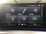 【衝突被害軽減ブレーキ】3段階で作動。1注意喚起マークが表示(視覚)。2警告音により注意喚起(聴覚)。3車両が自動でブレーキ介入。3段階により、過度な介入を控え、もしもの時には事故を軽減してくれます。