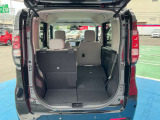 リヤシートは5:5の分割可倒式を採用しておりますので、乗車人数やお荷物の量に合わせてシートアレンジが可能です。
