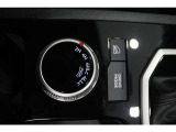 【スーパーセレクト4WD-II】4WDセレクターの操作により走行状況に合わせて4種類の駆動モードを選択できる4WDシステムです。
