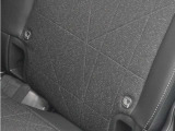 ◆ISOFIX◆シートベルトいらずでチャイルドシートと固定金具を連結するだけでガッチリ固定できます。