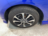 ふと足元に目を向けたとき、お気に入りのデザインがあると少しだけ心が弾みます。派手さではなく、自分に馴染むスタイル。そんなさりげないこだわりが、日々の移動を心地よい時間に変えてくれます。
