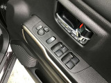 パワーウインド・電動格納付きドアミラースイッチは、運転席ドアに集中☆