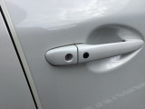雨の日や荷物で手が塞がっている時に、キーを携帯していれば押しボタンで施錠、開錠が行えます。