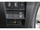 VSA装備=ブレーキ時の車輪ロックを防ぐABS、加速時などの車輪空転を防ぐ トラクションコントロールシステムに旋回時の横すべり抑制の3つの機能を トータルにコントロールします。