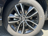 純正アルミホイールです。タイヤサイズは、225/50R18です。