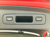 パワーテールゲート装備!荷物を持っていてもスイッチ一つでテールゲートの開閉が可能です!パワーテールゲートは運転席からも操作することが可能です!