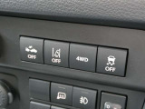 エアコンパネル下に衝突軽減ブレーキOFF、レーンアラートOFF、4WD切替、横滑り防止装置OFFスイッチがあります。