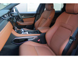 レザーシートは使用感も少なく、ホールド感も程よく有りロングドライブでも疲労も少なく済みます