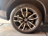 基本プラン中古車のため、若干の小傷等がついてしまったホイールも御座います。修理も可能で御座いますので、気になる方はお気軽にお申し付けくださいませ。