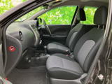 シンプルで使いやすい内装が、ドライバーの運転操作をサポートします。細部にまでこだわった、機能的なデザインです。快適性を追求しています。