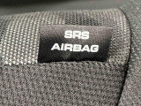 車両側方からの衝撃を緩和するSRSサイドエアバッグ(運転席/助手席)が付いてます