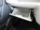 室内に小物を入れる収納スペースがあれば車内が片付きますね☆