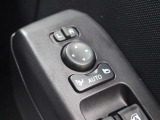 ドアの施錠・解錠に連動してドアミラーが自動で格納・復帰するオート格納機能を搭載しています。