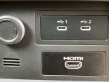 USB接続端子、USBデバイスやiPod/iPhoneまたはAndroidスマートフォンを接続できます。