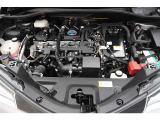 エンジンルームの樹脂部分は丁寧に磨いてツヤをだしています。当社の中古車のエンジンルームクリーニングはとても自信があります★