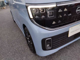 ハイビームとロービームを自動で切り替え 先行車や対向車のライト、周辺の明るさに合わせて、ハイ・ロービームを自動で切り替え。切り替えのわずらわしさと切り替え忘れを無くします