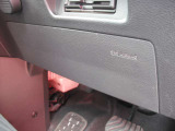 SRSニーエアバックシステム(運転席) ドライバーの脚部を受け止め下肢の傷害を軽減するとともに姿勢を維持することで保護効果を高めます。
