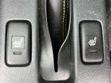 【運転席・助手席シートヒーター】寒い日に冷えやすい腰や肩に快適な温もりを伝えます。