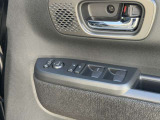運転席ドアスイッチ周辺です。