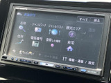 使いやすいインターフェースで、スムーズな操作が可能。目的地設定や音楽再生も、直感的に行えます。
