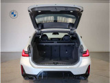 【トランクルーム】十分な容量を確保したトランクルーム。環境へ配慮したスペアタイヤ非搭載のBMW。その分、トランクスペースを有効活用できる様にしてあります。