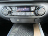 ■オートエアコン。■運転席&樹種席シートヒーター。■USB充電端子(タイプA)付き!車内で携帯電話の充電ができますね。