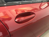 BMWの分厚いドアは、もしもの時にも搭乗者を守ってくれます。