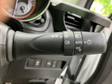 直感的な操作で、安全な車線変更をサポート。視認性の高いデザインで、周囲の車にウインカーの存在を知らせます。