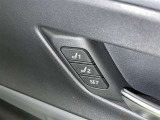 シートメモリー機能装備付きです。シートの位置をそれぞれ記憶しておく事ができるので、ご家族や、複数の方で車を乗られるオーナー様には、便利な機能です。