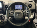 運転している間、長く触れているものだから手になじむハンドルがいいですよね。本革巻のステアリングは乗れば乗るほど手になじんでいきます。