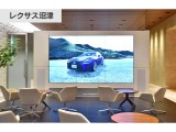 大型ディスプレイに、お好みの車種やボディーカラー、オプションを映し出すことができます。My LEXUS選びにお役立てください。