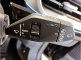 【ハンドル】ドライバーとBMW車の一体感がダイレクトに伝わるステアリングホイール。形状・太さへの拘りに加えて、操作性を高める為にスイッチ類も配置。クイックかつ安定のドライビングを体感下さい!