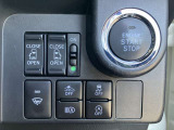 エンジンスタートはボタンを押すだけ!運転席にて両側電動スライドドアの開閉操作が出来ます!便利な機能です!