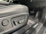 パワーシート搭載。微妙な調整が手軽にでき、ピッタリのポジションで運転することが可能です。
