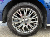 純正アルミホイールで、愛車をもっとカッコよく自動車メーカーが直接扱う純正アルミホイール。車種にマッチしたデザインで、愛車の個性を際立たせます。安全性や耐久性にも優れ、安心して使用できます。